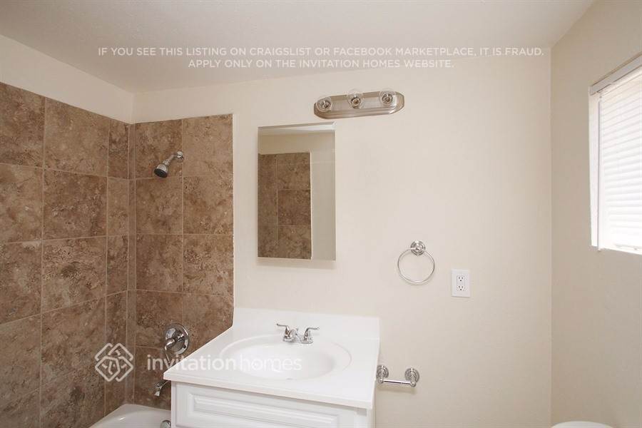 Building Photo - 311 E Cummings Ln