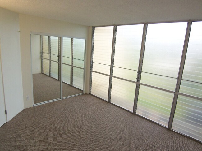 Building Photo - Ridgecrest ~ Spacious 2 Bedroom w/ 2 Reser...