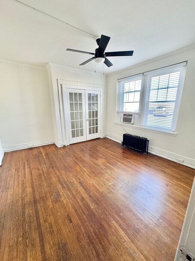 Building Photo - Studio Apartment in Uptown Charlotte!