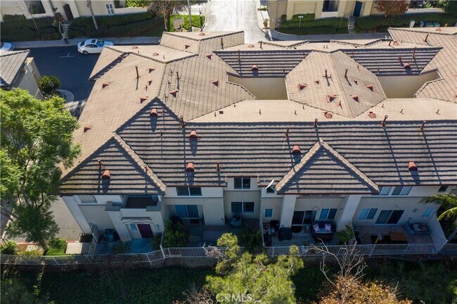 Building Photo - 17 Aurora