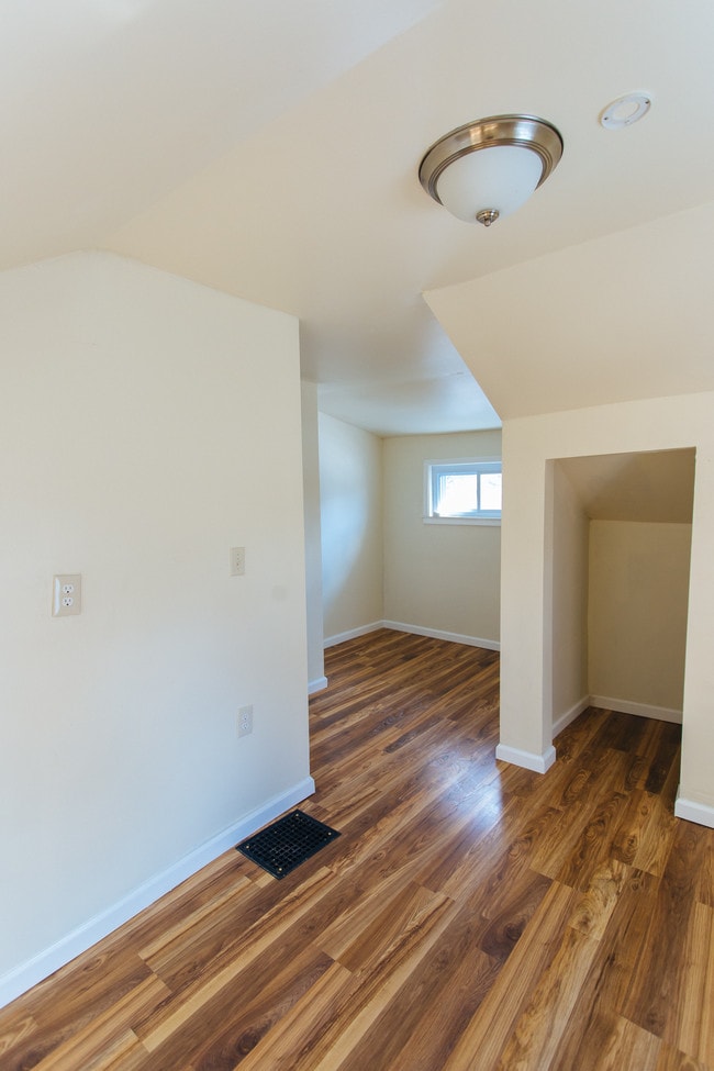 Bedroom 3 - 831 Comfort St