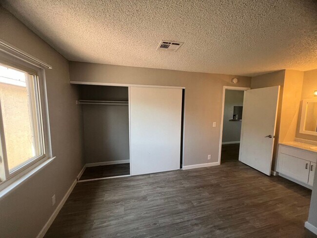 Building Photo - 3700 Snorkel Circle Unit#3, Las Vegas, Nev...