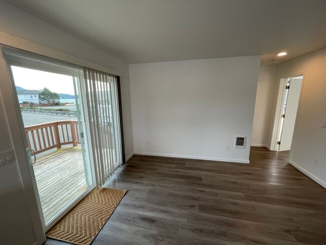 Building Photo - 2304 Skyline Way