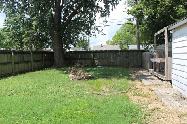 Building Photo - 2300 Haven Dr