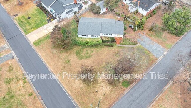 Building Photo - 1501 Quail Dr