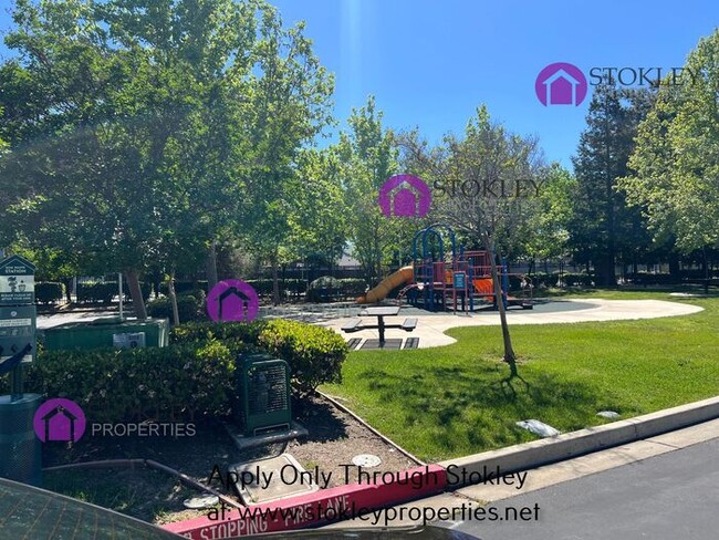 Building Photo - 1 Addison Ct