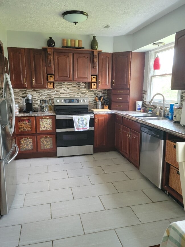 Primary Photo - 305 Jasper Dr