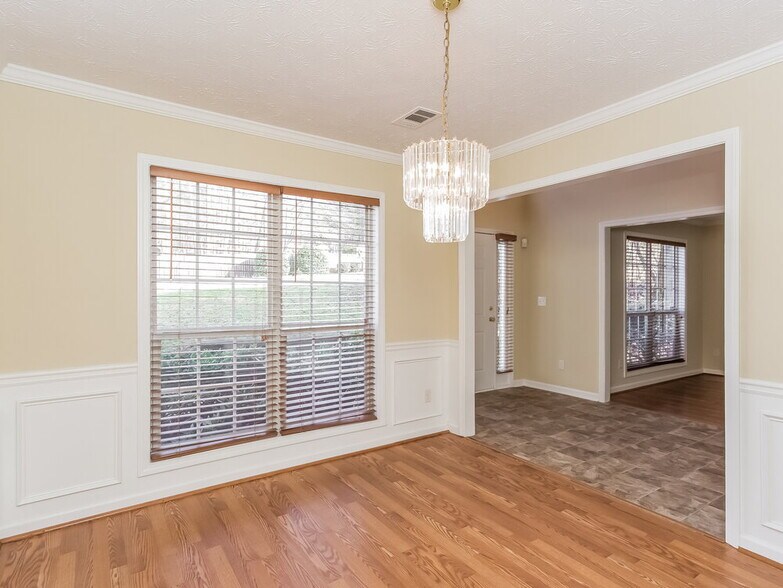 Building Photo - 865 Simon Ive Dr