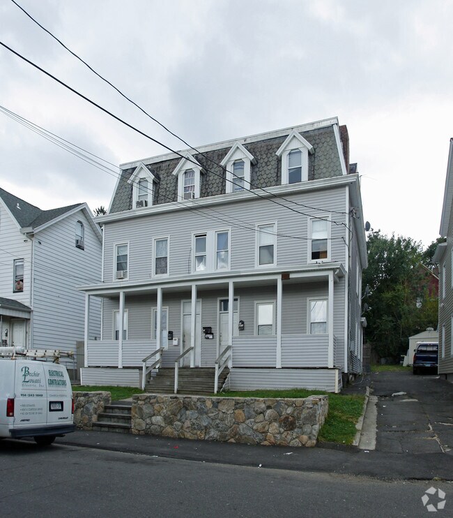 Building Photo - 4-6 Larsen St