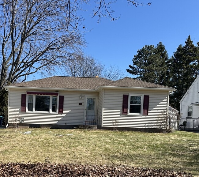Building Photo - 94 Shorewood Dr