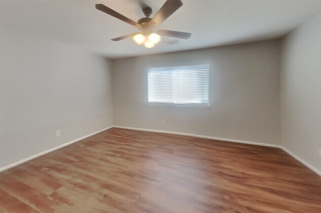 Building Photo - 3631 Royal Royce Dr