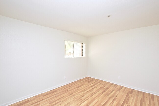 Building Photo - 4704 E Paradise Village Pky N
