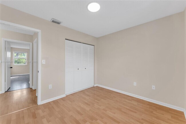 Building Photo - 10073 SW 117th Ct