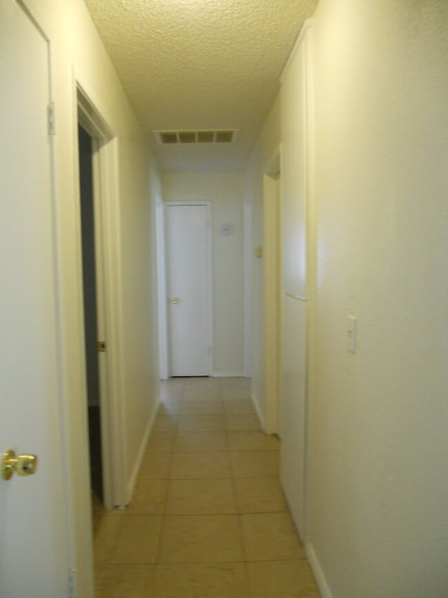 Building Photo - 3 BED W RV/BOAT PARKING