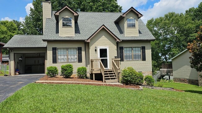 Primary Photo - 3 Bedroom 2 Bathroom House in Gray Area