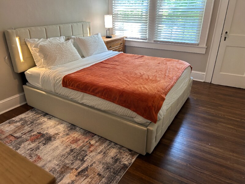 Building Photo - 1317 W 4th St