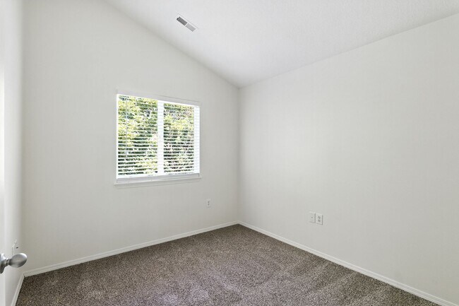 Building Photo - 10911 NE Weidler St