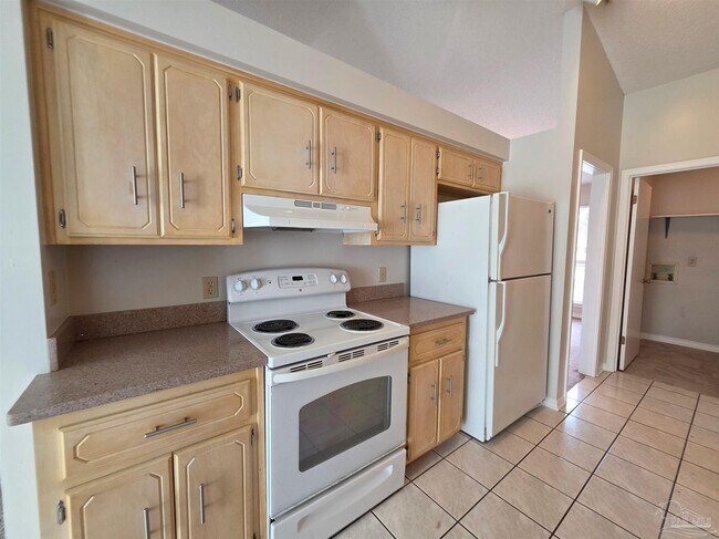 Building Photo - 824 Lavon Dr