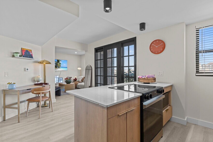 Building Photo - The Harper (Formerly The Leonardo)