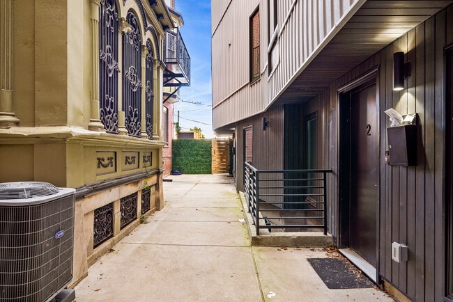 Building Photo - 933 N 29th St