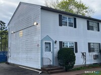 Building Photo - 633 Center St