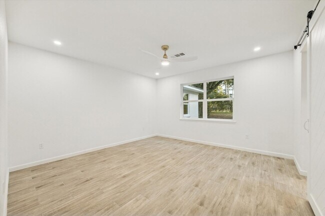 Building Photo - 5411 Logston Ln