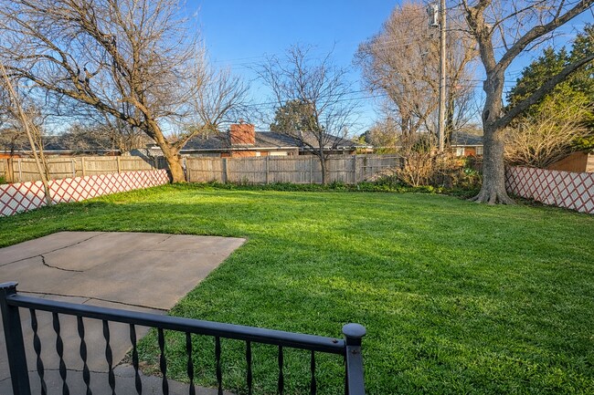 Building Photo - 2353 Oxford Way