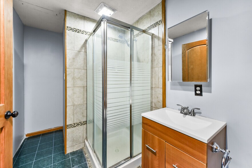 Building Photo - 5016 S 164th St