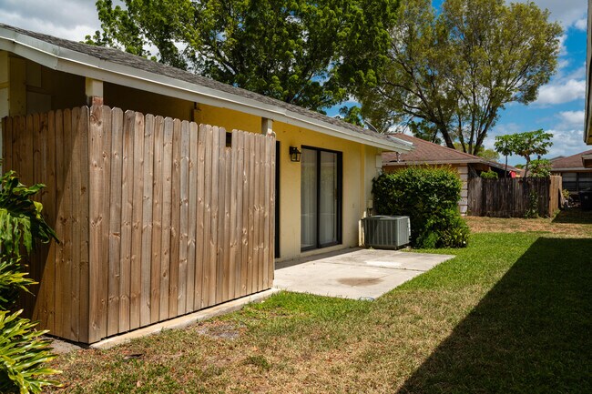 Building Photo - 1253 White Pine Dr