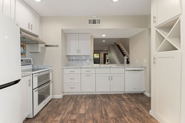 Building Photo - 6453 Bayou Glen Rd