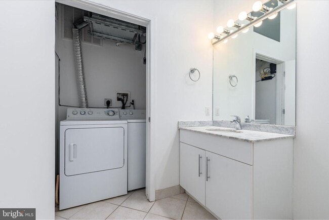 Building Photo - 2200 Arch St