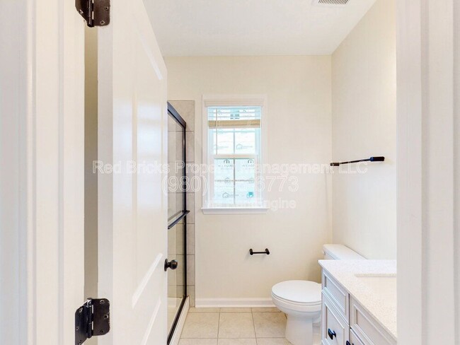 Building Photo - 17712 Summers Walk Blvd