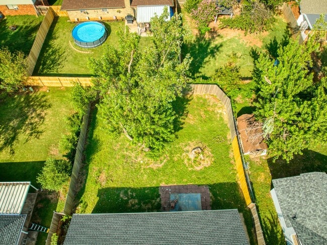 Building Photo - 3 Bedroom 2 Bath home in Shawnee!