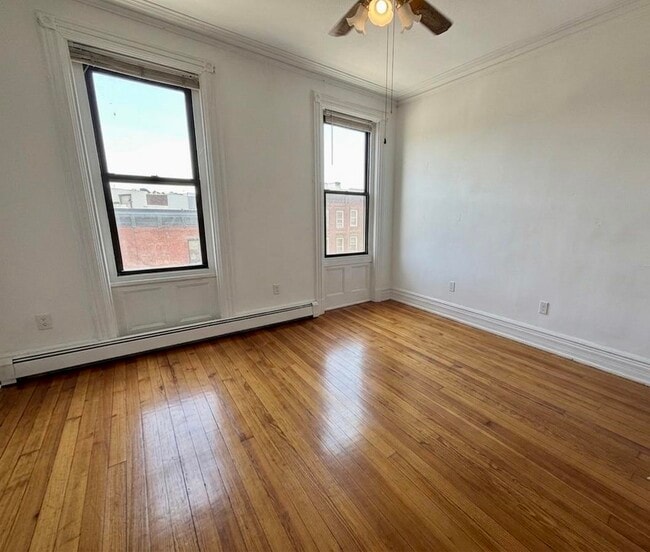 Building Photo - 104 14th St