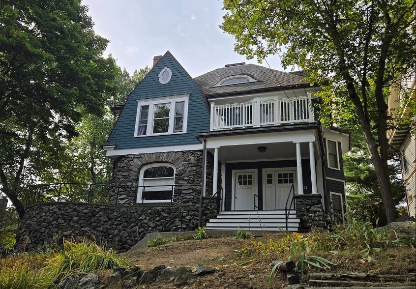 Building Photo - 10 Selkirk Rd