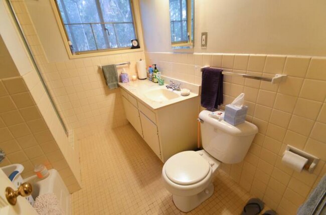 Bathroom upstairs - 5394 Village Grn