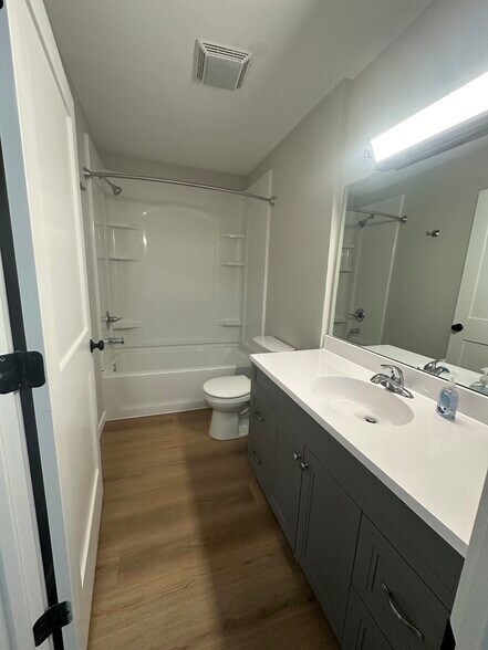 Building Photo - 1551 Namekagon St