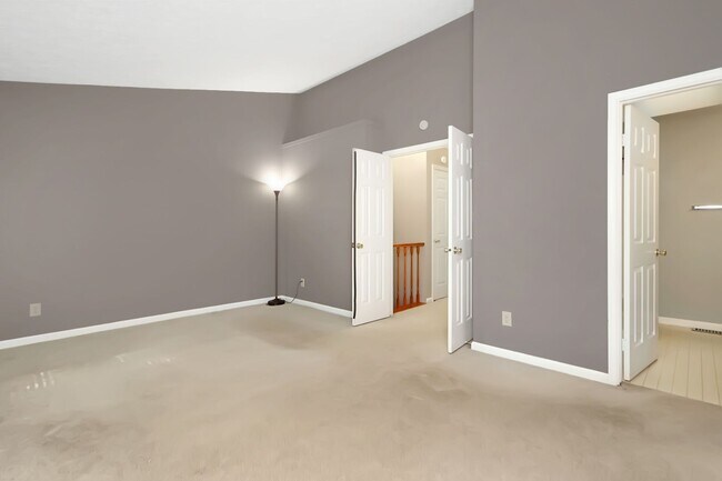 Building Photo - 127 Sterling Ct