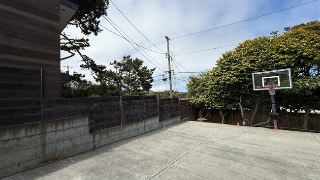 Building Photo - Updated 4BR/2BA Single Family Home in Cove...