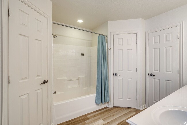 Building Photo - Charming 3 Bed 2 bath with Scenic Views, on quiet cul-de-sac in Cleburne!