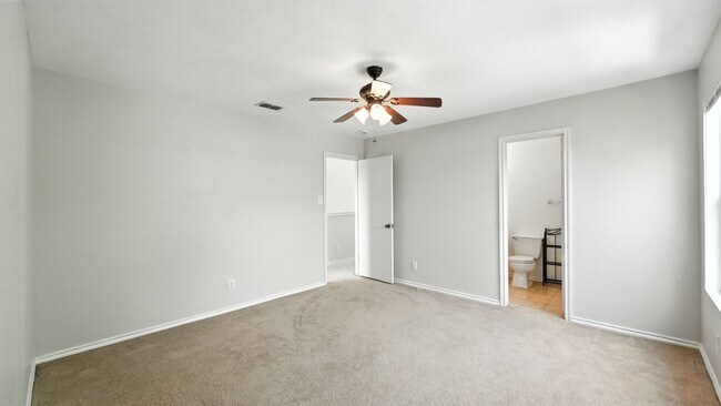 Building Photo - 209 Hinge Loop