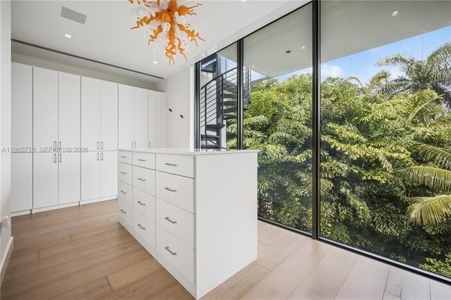 Building Photo - 420 N Hibiscus Dr