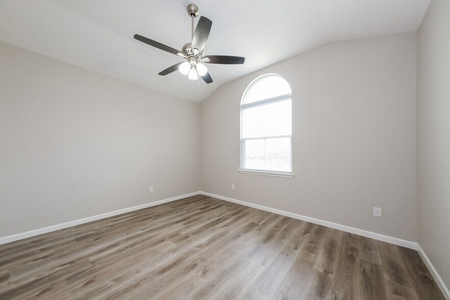 Building Photo - 4013 Skylark Ln