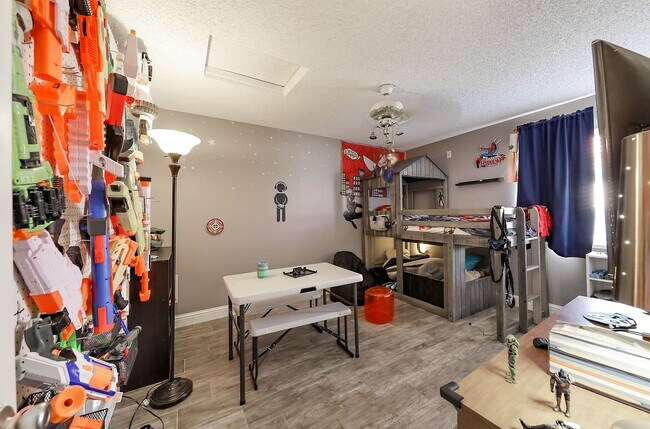 Building Photo - 3 Bedrooms with an office in Southwest Bakersfield!!