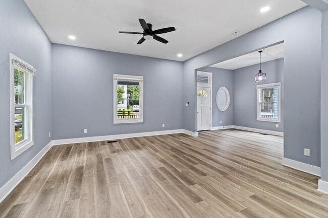 Building Photo - Stunning Fully Renovated Home in the Heart of Historic Oakland City