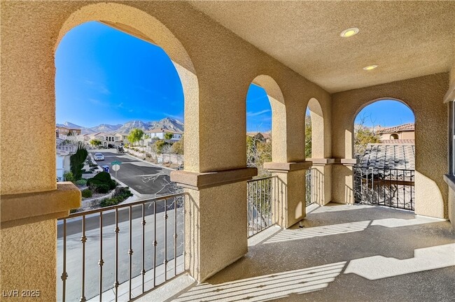 Building Photo - 536 Puenta Del Rey St