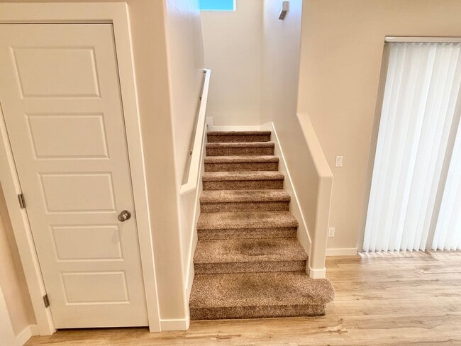 Building Photo - Beautiful 3 Bedroom Home In Desert Color!