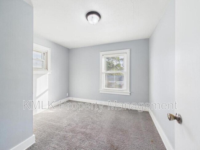 Building Photo - 903 Donald Ave