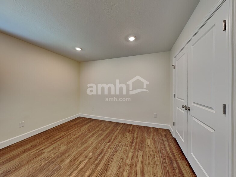 Building Photo - 2325 S Wild Horse Way