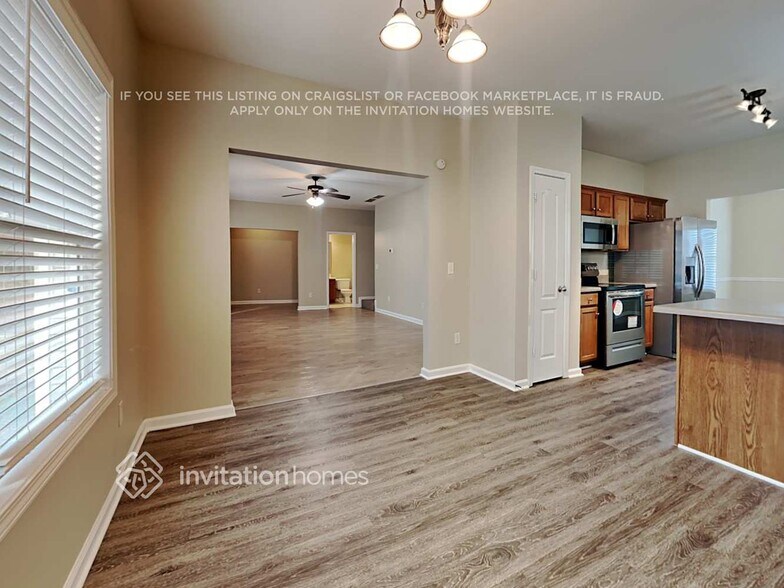 Building Photo - 169 Hawthorn Dr